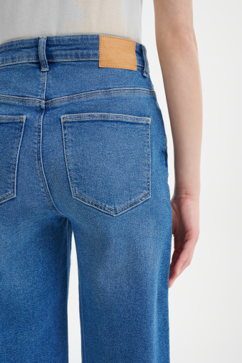 Spodnie jeansowe straight z wysokim stanem  Spodnie jeansowe straight z wysokim stanem