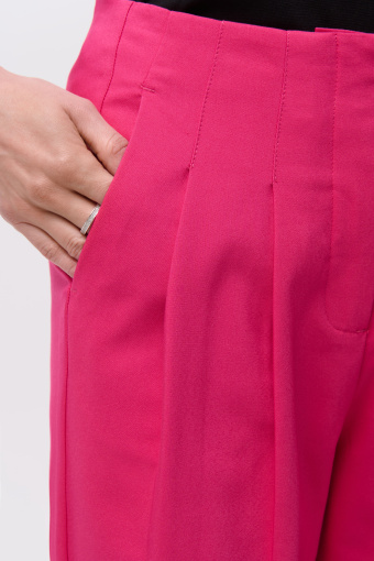 Spodnie w intensywnie różowym kolorze