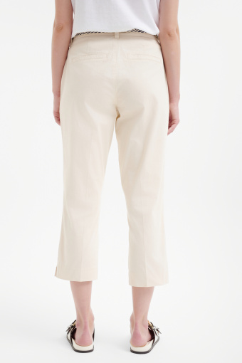 Kremowe spodnie typu chino  Kremowe spodnie typu chino