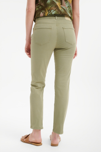 Dopasowane spodnie w oliwkowym kolorze Dopasowane spodnie w oliwkowym kolorze