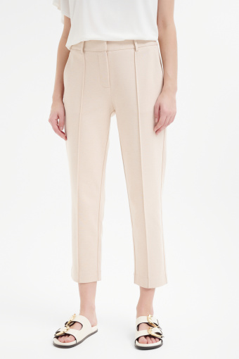 Kremowe spodnie typu cygaretki 