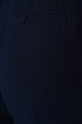 Granatowe spodnie z nogawką o długości 7/8 