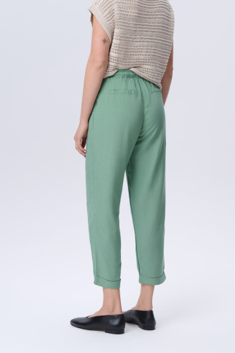 Oliwkowe spodnie z nogawką o długości 7/8  Oliwkowe spodnie z nogawką o długości 7/8