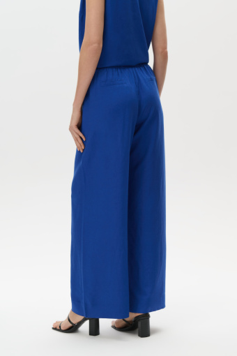 Kobaltowe spodnie z szeroką nogawką 