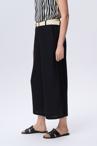 Czarne spodnie wiskozowo-lniane typu culotte  Czarne spodnie wiskozowo-lniane typu culotte
