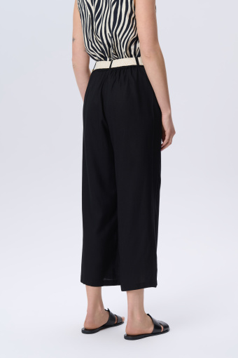 Czarne spodnie wiskozowo-lniane typu culotte  Czarne spodnie wiskozowo-lniane typu culotte