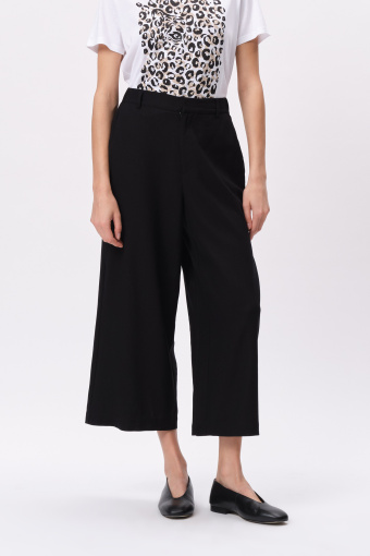 Czarne spodnie wiskozowo-lniane typu culotte  Czarne spodnie wiskozowo-lniane typu culotte
