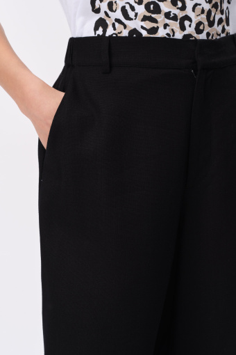 Czarne spodnie wiskozowo-lniane typu culotte  Czarne spodnie wiskozowo-lniane typu culotte