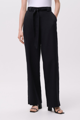 Czarne spodnie o luźnym kroju