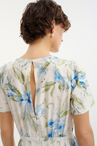 Kobieca sukienka midi w subtelne kwiaty Kobieca sukienka midi w subtelne kwiaty