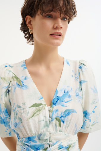 Elegancka sukienka w kwiatowy print  Elegancka sukienka w kwiatowy print