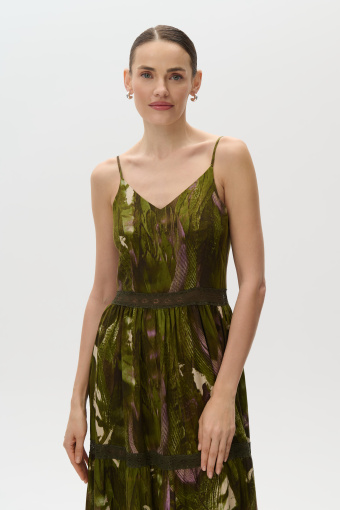 Zielona maxi sukienka na ramiączka wzór tropic