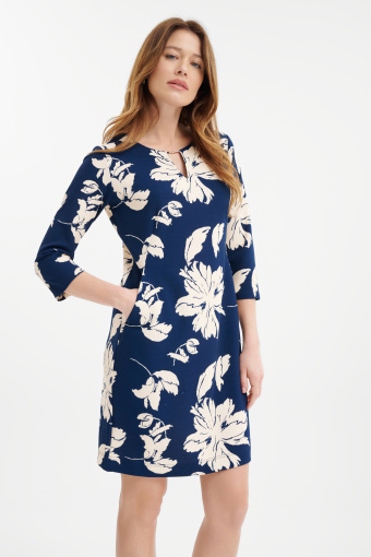 Kobieca sukienka w kwiatowy nadruk