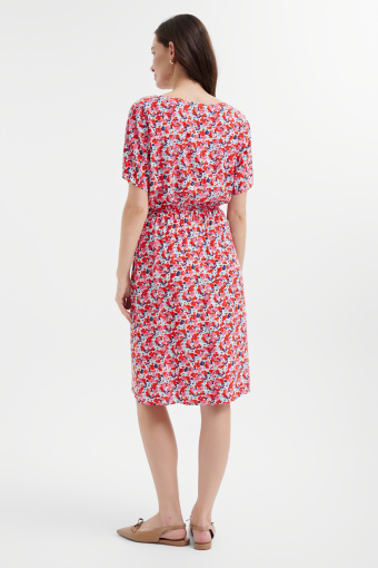 Komfortowa sukienka w drobne czerwone kwiaty  Komfortowa sukienka w drobne czerwone kwiaty