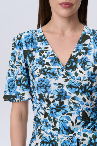 Kobieca sukienka w kwiaty