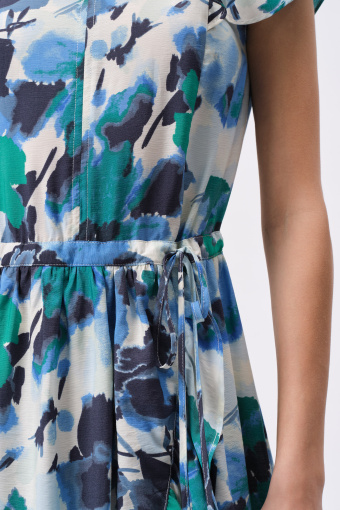 Sukienka w błękitny nadruk