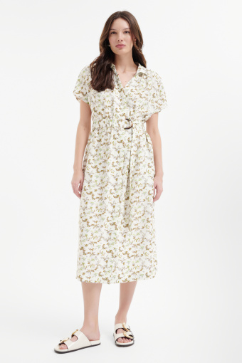 Jasna sukienka w rustykalne kwiaty 