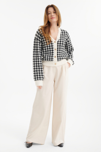 Kardigan w pepitkę z kontrastowymi lamówkami