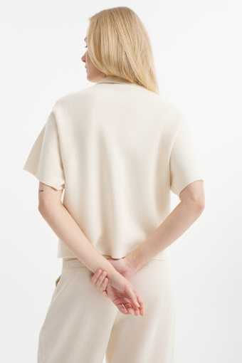 Kremowy kardigan z krótkim rękawem 