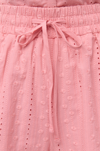 Szorty z ażurowym haftem 