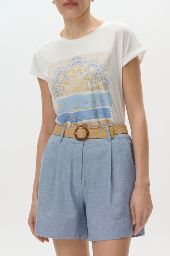 Jasnoniebieskie szorty z zakładkami