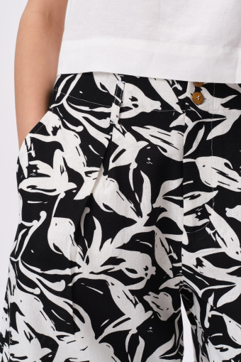 Czarno-białe szorty wiskozowo-lniane 