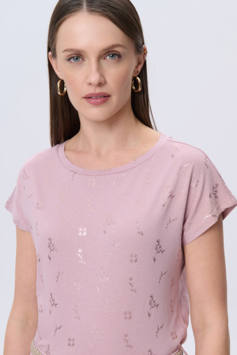 Jasnoróżowy top w drobny print  Jasnoróżowy top w drobny print