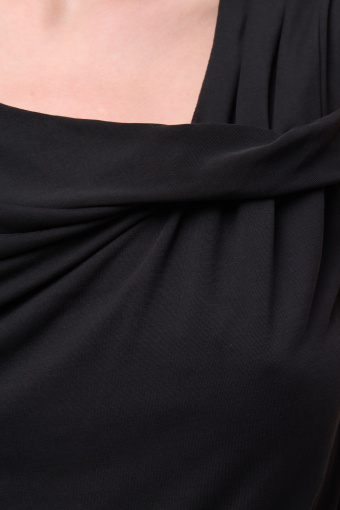 Czarny top z efektownym marszczeniem 