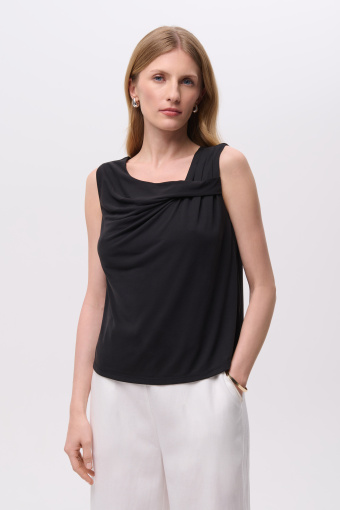 Czarny top z efektownym marszczeniem 
