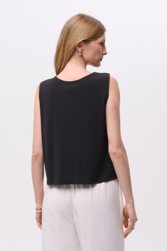 Czarny top z efektownym marszczeniem 