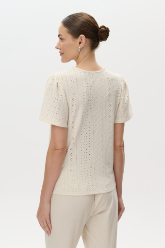Kremowy top o ażurowej strukturze