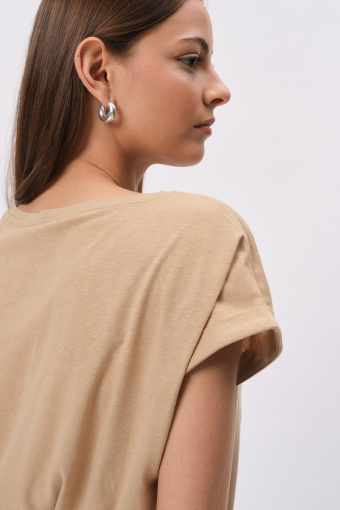 Jasnobeżowy top z grafiką animal