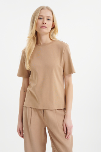 Komfortowy beżowy top  Komfortowy beżowy top