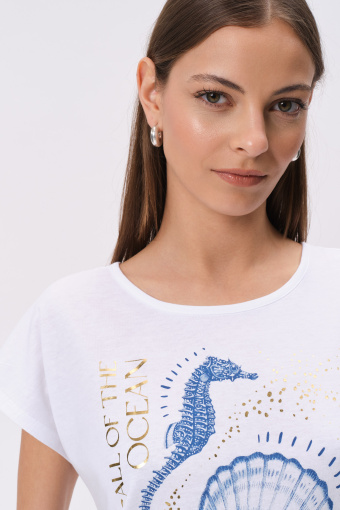 Biały luźny top z efektownym nadrukiem