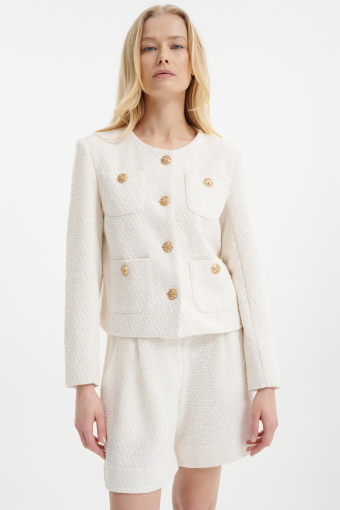 Kremowy żakiet ze złotymi guzikami