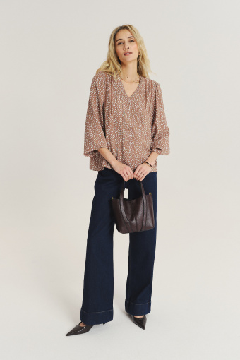 Beżowa bluzka z nadrukiem w drobne kwiaty