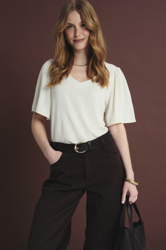 Luźna kremowa bluzka z subtelnym haftem