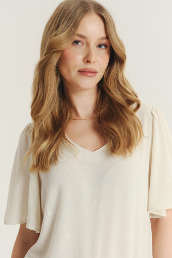 Luźna kremowa bluzka z subtelnym haftem