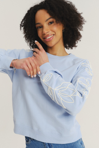 Bluza z kwiatami na rękawach kolor baby blue