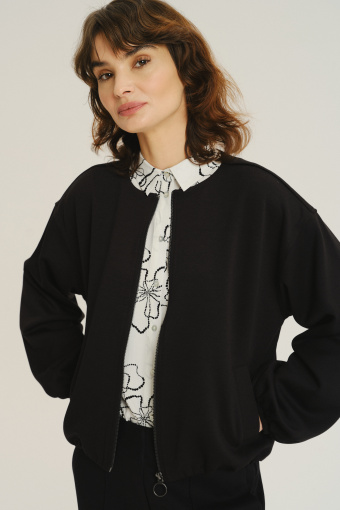 Basicowa czarna bluza z zapięciem na zamek błyskawiczny 