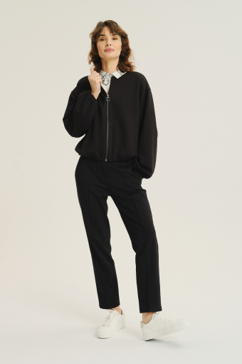 Basicowa czarna bluza z zapięciem na zamek błyskawiczny 