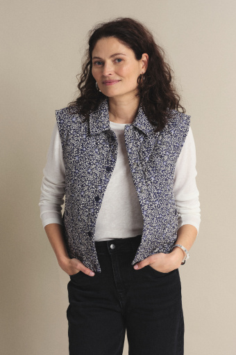 Stylowa kamizelka w drobne kwiaty