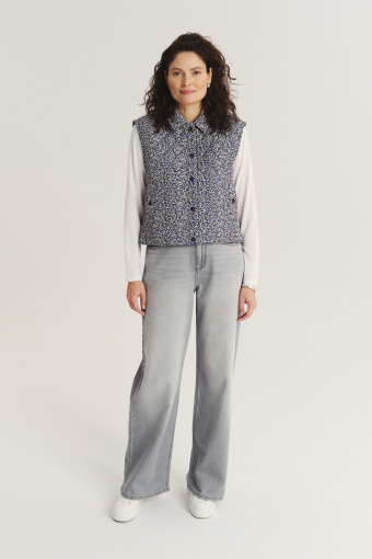 Stylowa kamizelka w drobne kwiaty
