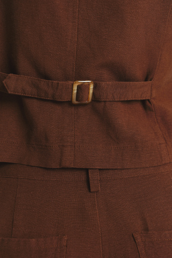 Klasyczna brązowa kamizelka
