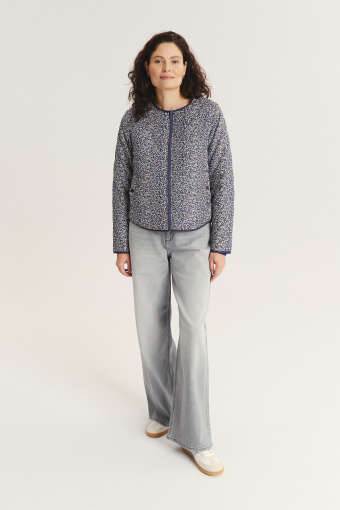 Lekka dwustronna kurtka z nadrukiem w kwiaty