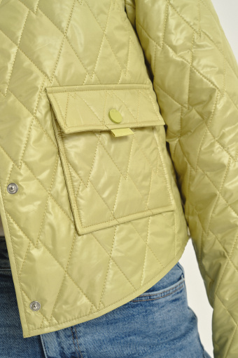 Zielona kurtka z subtelnym pikowaniem