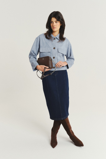 Krótka niebieska kurtka na guziki