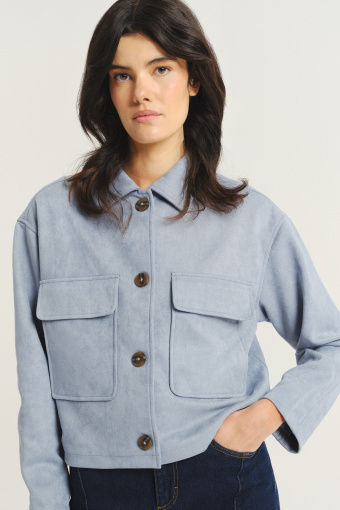 Krótka niebieska kurtka na guziki