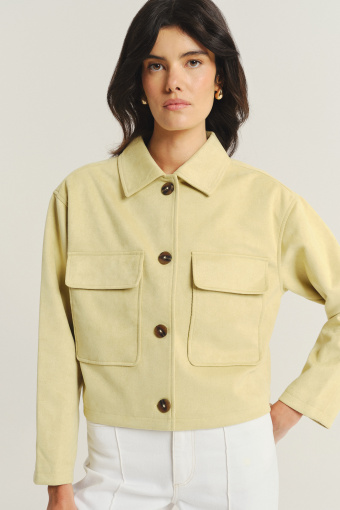 Efektowna krótka kurtka w masełkowym kolorze