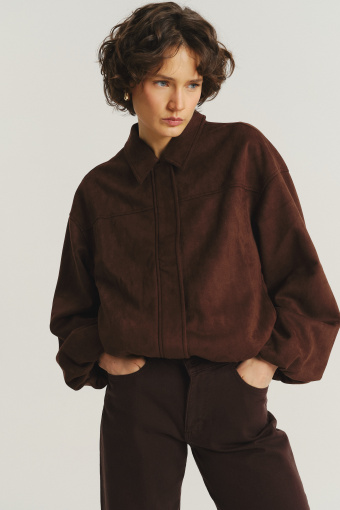 Krótka brązowa kurtka z kołnierzykiem